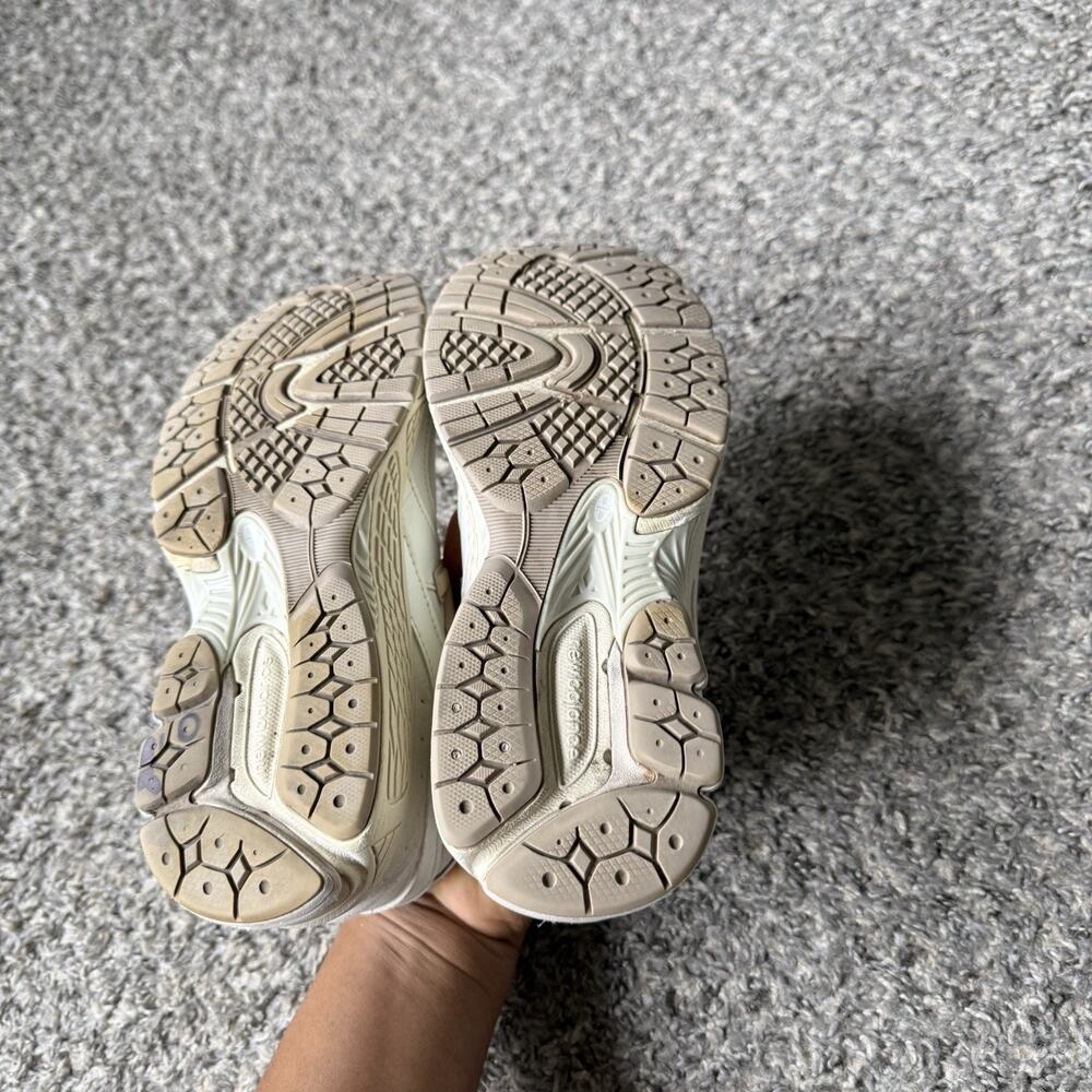 New Balance 2002R White Vachetta Tan Lace Up Sneakers Shoe Mens 6 Womens 7.5 - Picture 6 of 7
